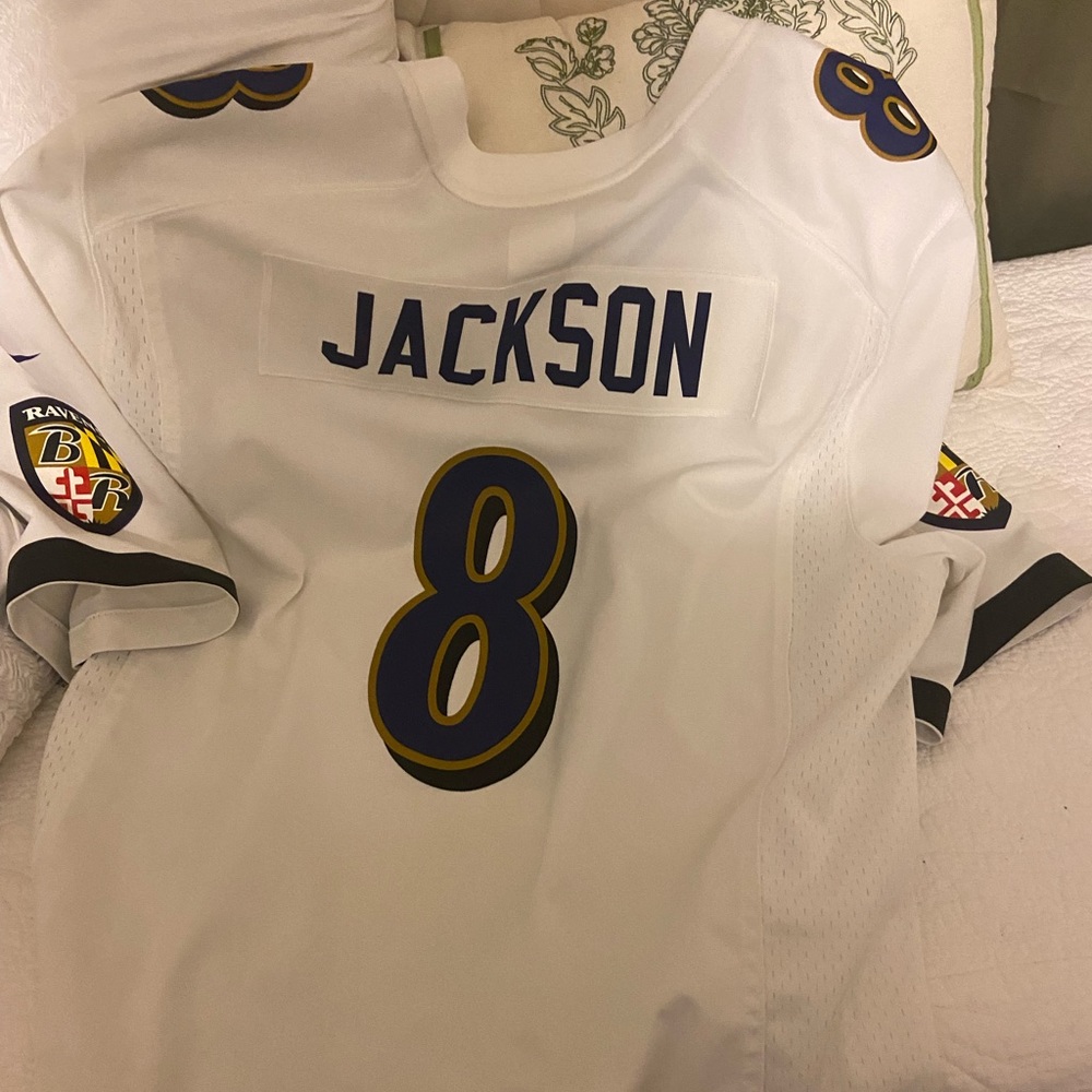 Lamar Jackson jersey. Ravens. White.
